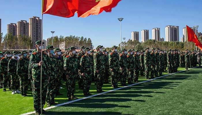 比分网(中国)官方网站隆重举行2022级新生开学典礼暨军训总结表彰大会